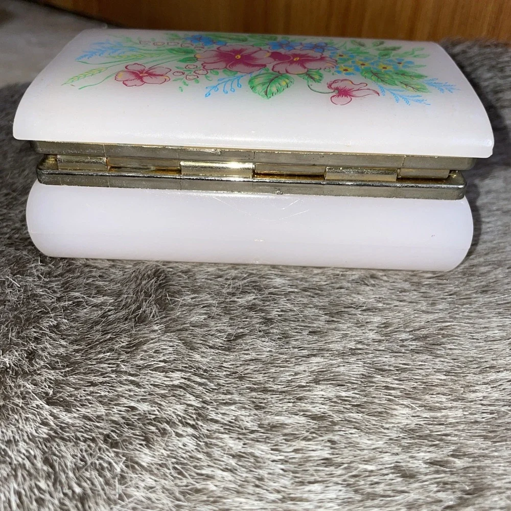 1984 Vintage Pink Lucite Acrylic Cosmetic‎ Trinket Jewelry Box with Flowers